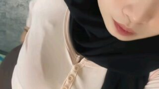 Guru Viral Terbaru 2025 Bibirmu Menarikku Seperti Gravitasi Abg Hijab Indonesia 2025 Viral
